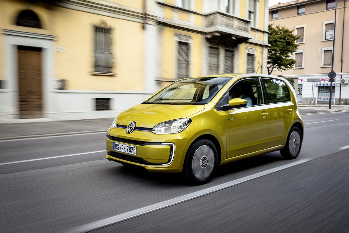eam_magazin's tweet photo. Der e-up! kommt zurück!
Berichten der #Elektroauto-Vermietung @nextmove_de und des Branchendienstes @ElectriveNet zufolge soll ungefähr ab Mitte Februar der #VWeUp in Deutschland wieder bestellt werden können. Preis: voraussichtlich ab 26.500 €.
#Volkswagen #Elektromobilität https://t.co/8Cby02FuBg