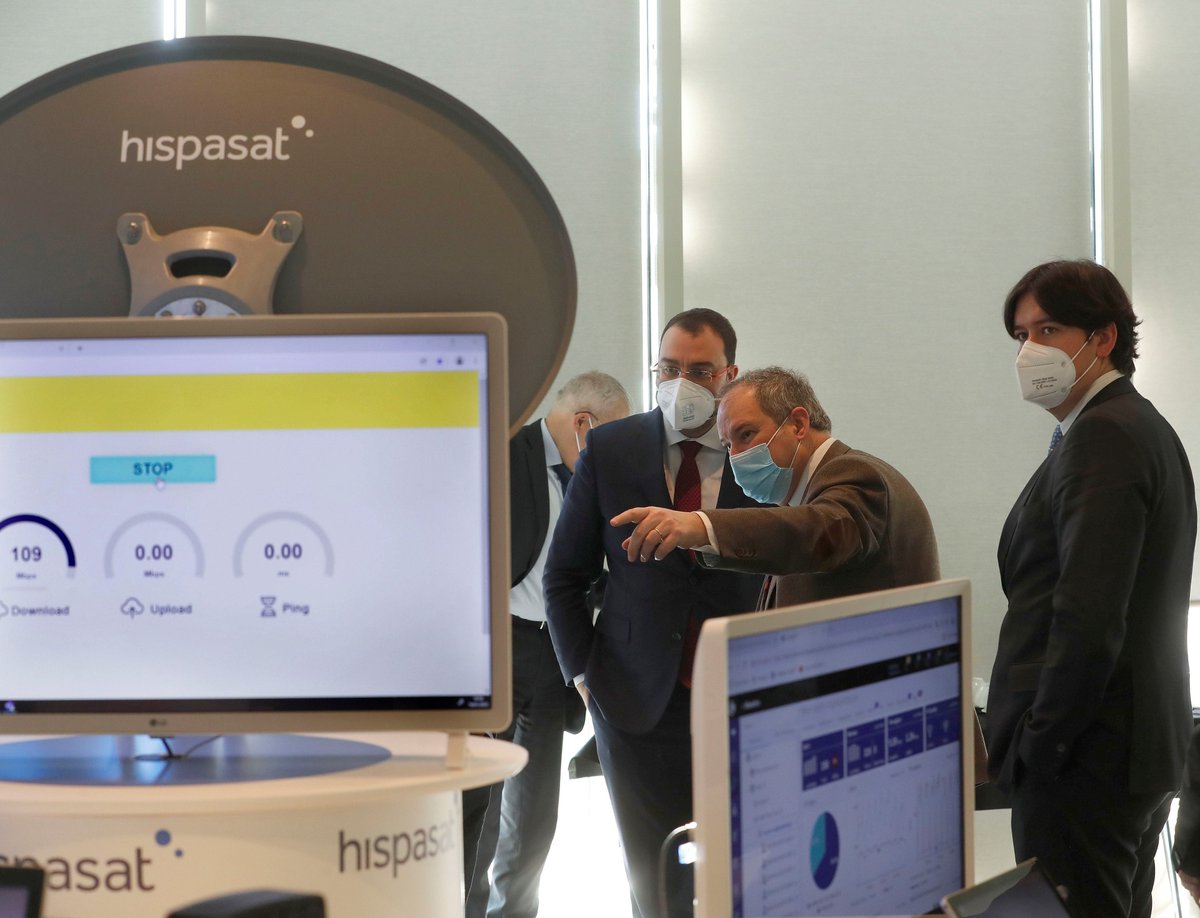 GobAsturias's tweet photo. 📡 El @GobAsturias ha alcanzado un acuerdo con @Hispasat para implantar en la comunidad dos proyectos piloto de conectividad rural ligados a los sectores turístico y agroalimentario. https://t.co/L84Wi1JplJ