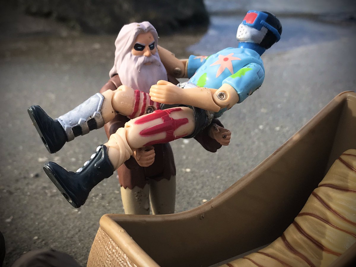 DokSewage's tweet photo. tfw you get a new toy and you don’t live where it snows 😢
#gijoe #cobra #actionfigures #toyphotography #massdevice #super7 #gijoenation #arcticrescuevehicle #oring #kitbash #snakeyes #surfsup #funinthesun https://t.co/LLYBvTaXwH