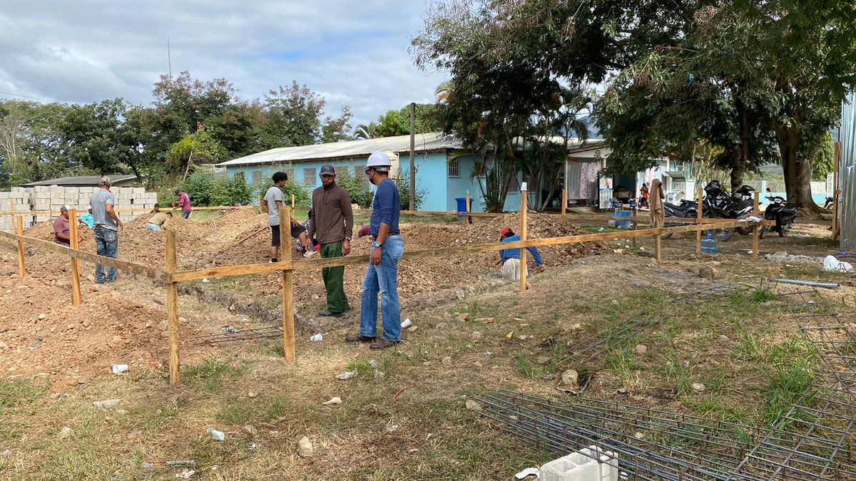 cruzrojahon's tweet photo. El Proyecto SER es ejecutado por el consorcio; #AyudaEnAcción, #CruzRojaHondureña, #Funach y #Rikolto, está apoyando la construcción de la nueva Casa Hogar Materno que pertenece al Hospital Manuel de Jesús Subirana en Yoro con el financiamiento de la @UEenHonduras. https://t.co/CdhOFYsBt1