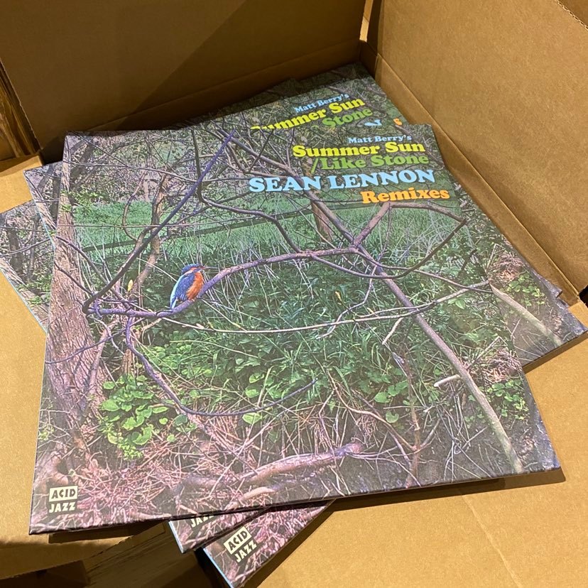 Stock of Matt Berry’s unique ltd edition 12 inch single of his two collaborations with Sean Ono Lennon has arrived at Acid Jazz HQ! If you haven’t bought your copy yet you can pre-order it here >> bit.ly/31Uq2Pn Released on 28th January 2022.