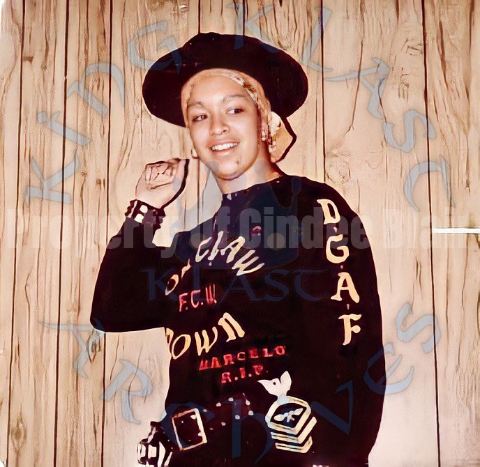 kingklast's tweet photo. Turban Queens
Sunset Park Brooklyn, N.Y. 1982
Photos Courtesy Of Cindee Blair
#TURBANQUEENS
#SUNSETPARK
#BROOKLYN
#CLASSICNYSTREETGANGS
#KINGKLASTARCHIVES
#KINGKLAST https://t.co/ox2P0JsZ1F