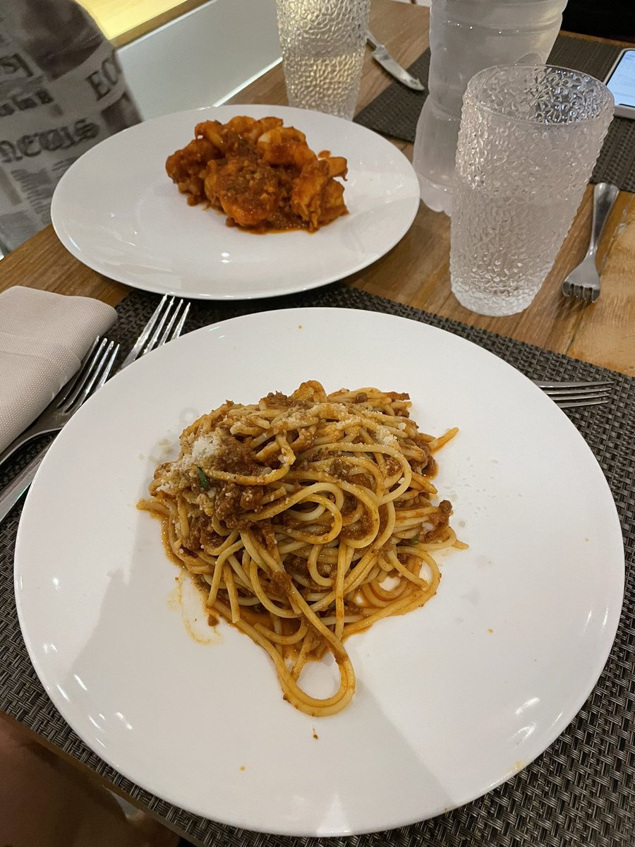 ExtraLegroom's tweet photo. OMG! Delicious @LeMeridian Dubai , credit Akhbar!! Delicious, And even included the extra cinnamon which I requested. https://t.co/Rwhuvmyztx