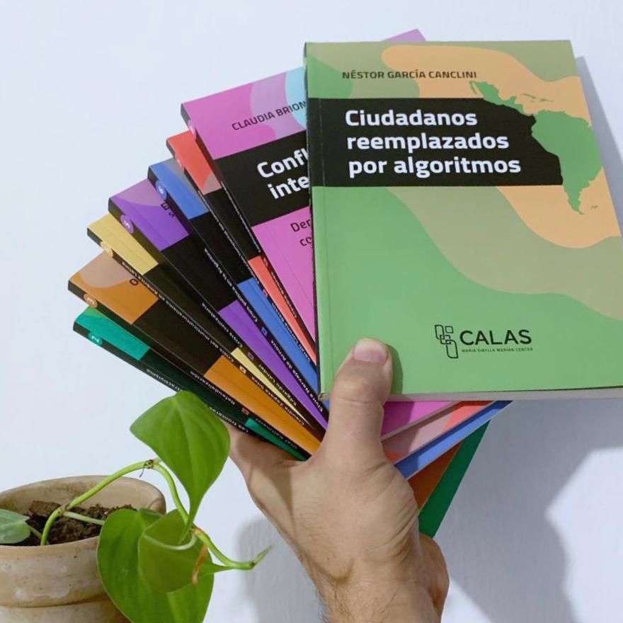 CalasCenter's tweet photo. ✨#LibrosLibres✨
Los #EnsayosCALAS son libros que buscan caminos para afrontar las múltiples crisis en #AméricaLatina generando diálogos entre diversas voces y múltiples disciplinas. ¡Muy pronto tendremos novedades en #AccesoAbierto!
📚Disponibles en: https://t.co/1XKjFaEgJx https://t.co/Y7xaCFfj4X