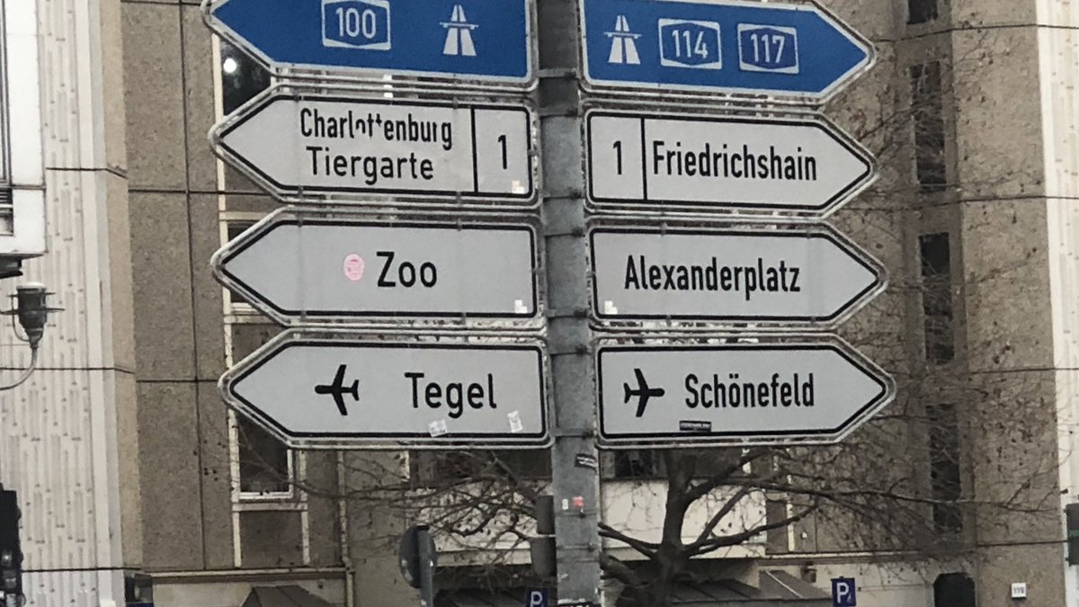 MKreutzfeldt's tweet photo. Dass der #BER niemals fertig wird, scheinen die Wegweiser-Verantwortlichen in Berlin so verinnerlicht zu haben, dass die Realität auch 15 Monate nach seiner Eröffnung noch nicht zur Kenntnis genommen wird… https://t.co/JFJCYLmzcC