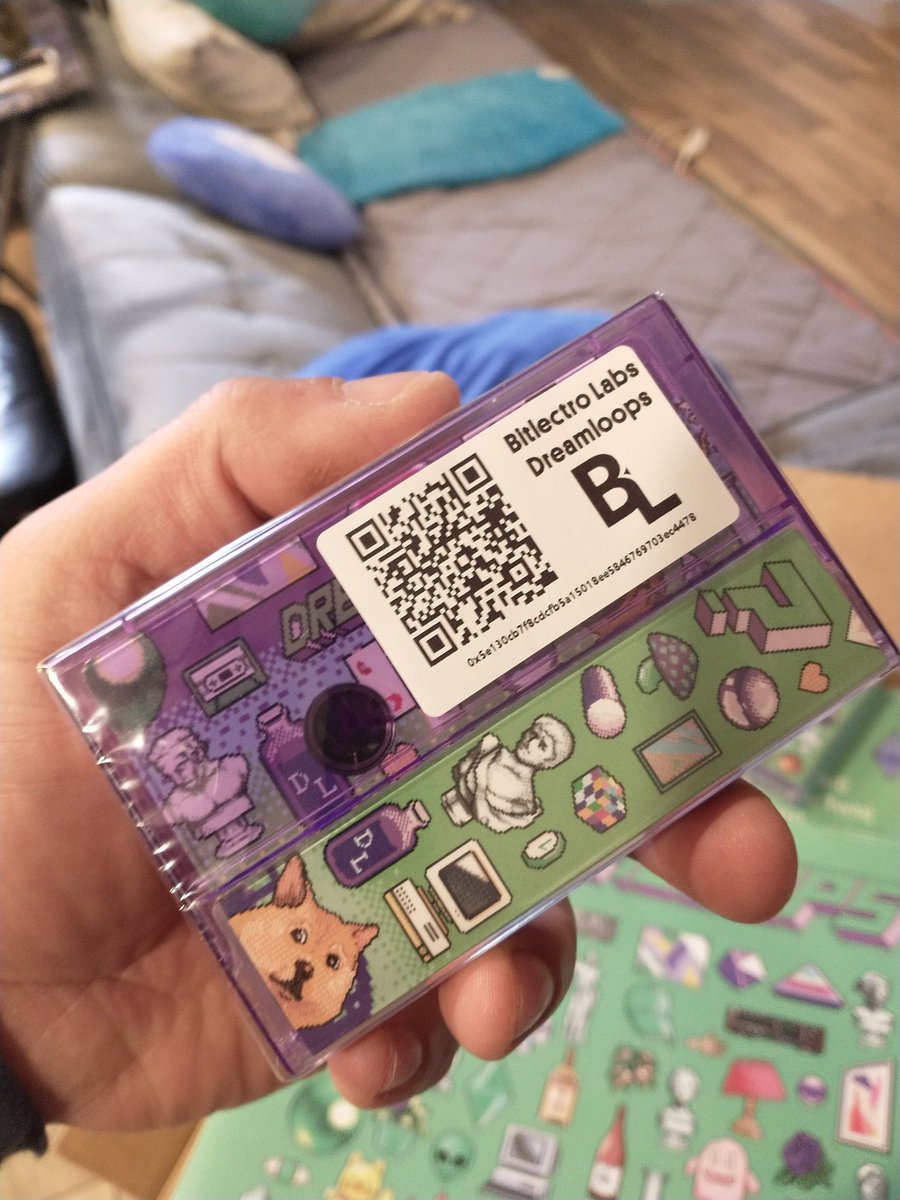 ViciosoEdgar's tweet photo. Time to get a cassette player for my tapes and treats that came in today from the amazing team and project @bitlectro #DreamloopsV1 excellent packaging, art and throwback 8bit videogame musica!!! #nft #physicals #nftart #bitlectro https://t.co/1gwfC8nmLD