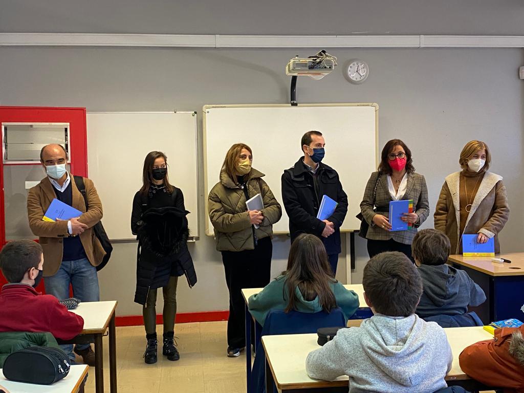 incode2030's tweet image. Fomos assistir a uma aula de Pensamento Computacional ministrada pela @MathGurl73 Inês Guimarães da @EnsicoPt , na Escola Francisco Torrinha no Porto. 
E à tarde visitámos a @natixis para conhecer a visão/estratégia da empresa para a diversidade e inclusão.