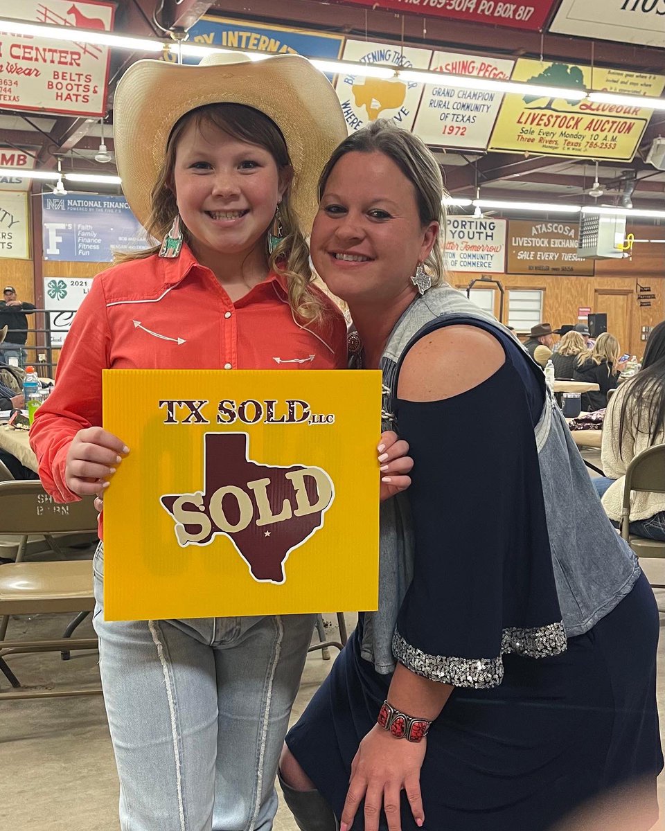 ingram16_ingram's tweet photo. The Atascosa County Sale was a success. #TxSold was able to support 30 kiddos with their projects this year, including my baby Rylee.   We have Wilson County this week and Medina Next week. Hope to see you there. https://t.co/FyWPBGoTDB
