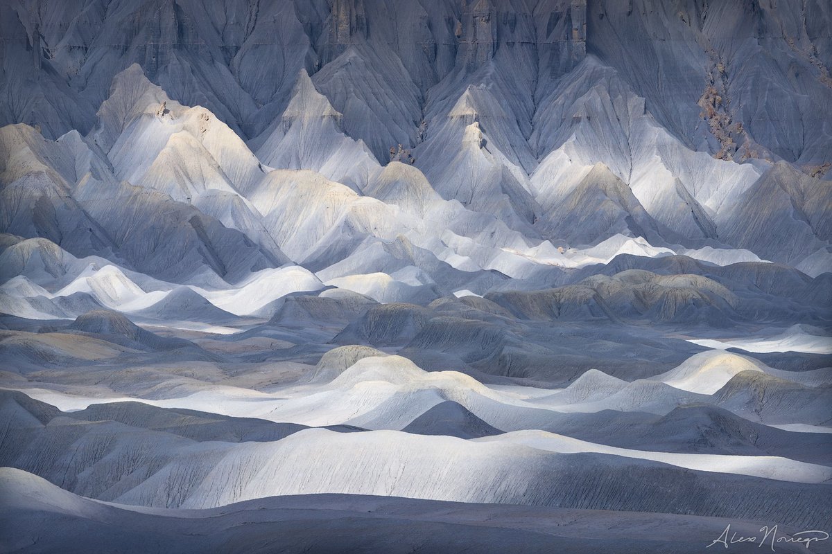 It’s been over six months since I’ve put out any new work. Over the last 2 years I’ve been in the longest rut of my life. I believe that spell was broken last fall, when I spent 2 months photographing the Utah deserts. This new collection is the result: alexnoriega.com/2021