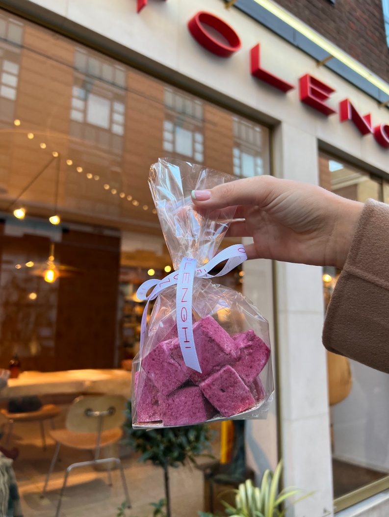 MaryleboneVllge's tweet photo. We couldn't resist picking up these midweek treats from @ottolenghi #Marlybone... ๐๐ฌ Their daily changing sweet counter makes it hard to choose just one! ๐ฐ๐ฅ Visit their deli on #MaryleboneLane, open Monday to Sunday. ๐ https://t.co/g04uokZgrw