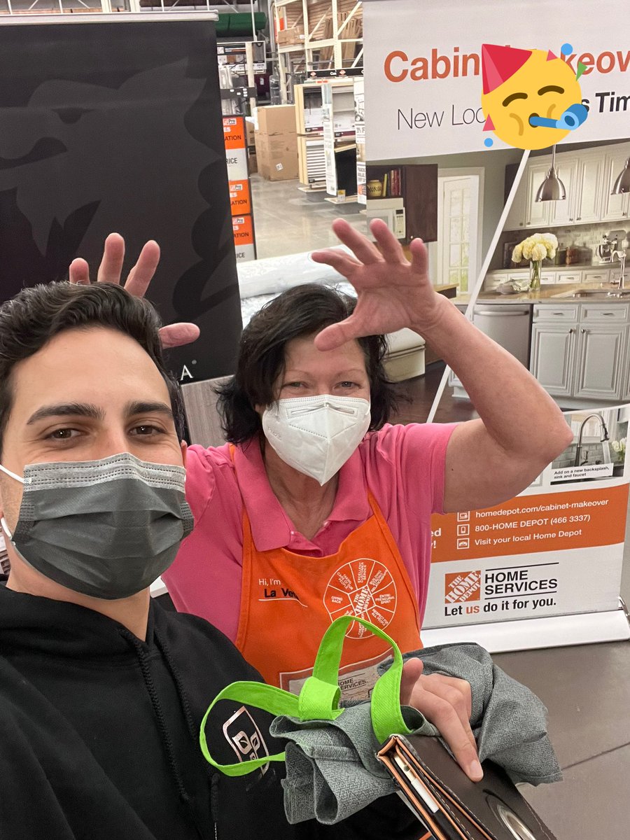Met the wonderful La Veta today at <a href="/HomeDepot/">The Home Depot</a> #6554 Greenville!

Her energy was contagious! Asked so many questions and was very interested in learning more about Rockwood. 

So happy I met her, keep killing it La Veta!! 

#GreatDay #teamworkmakesthedreamwork