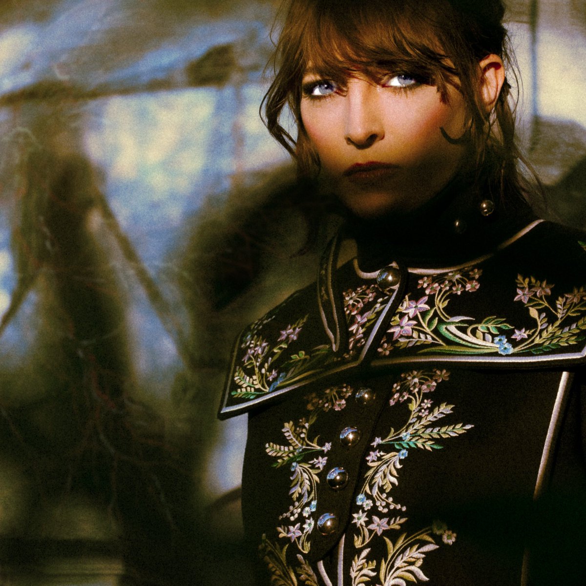 🩸 Je suis émue de vous annoncer que mon prochain album sortira le 25 février 

Il s'appelle "Avec les Yeux" 🩸

photo : Jules Faure