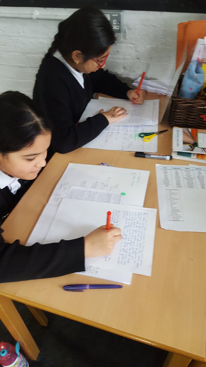 Yr6OakWoodhill's tweet photo. Brilliant @Yr6OakWoodhill working through 'problems' and developing those step by step processes to find solutions... https://t.co/Y5aKXyTo2U