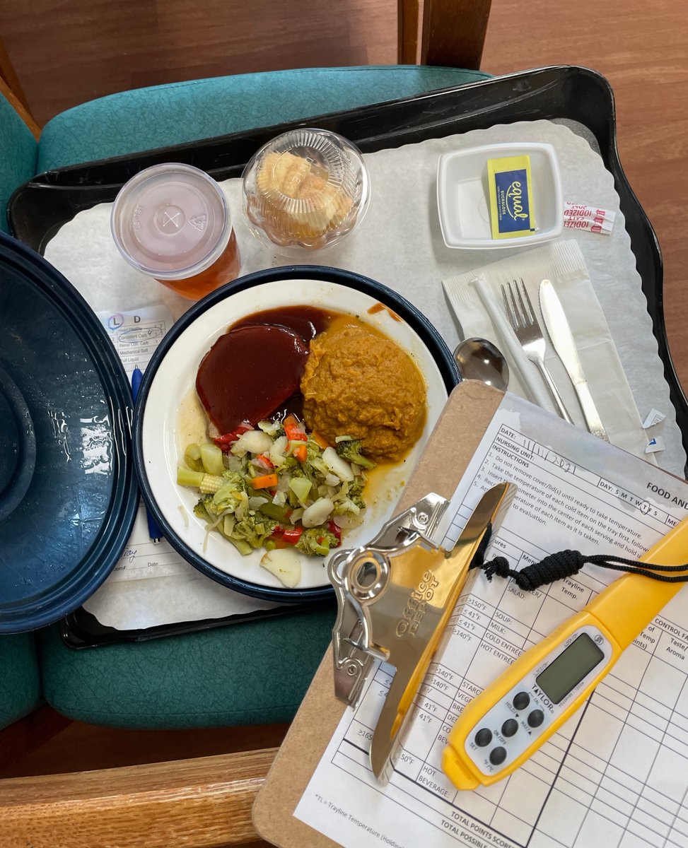 UMD_Dietintern's tweet photo. Food service is more than just cooking! #Dieteticintern Jen saw other ways the FMH food service employees work hard to serve their patients every day. Using a test tray, each week trays are tested for temp, quality, and taste! 

#foodservice #hospitalfood #rdtobe #testingfood https://t.co/wRLXOo6tz9