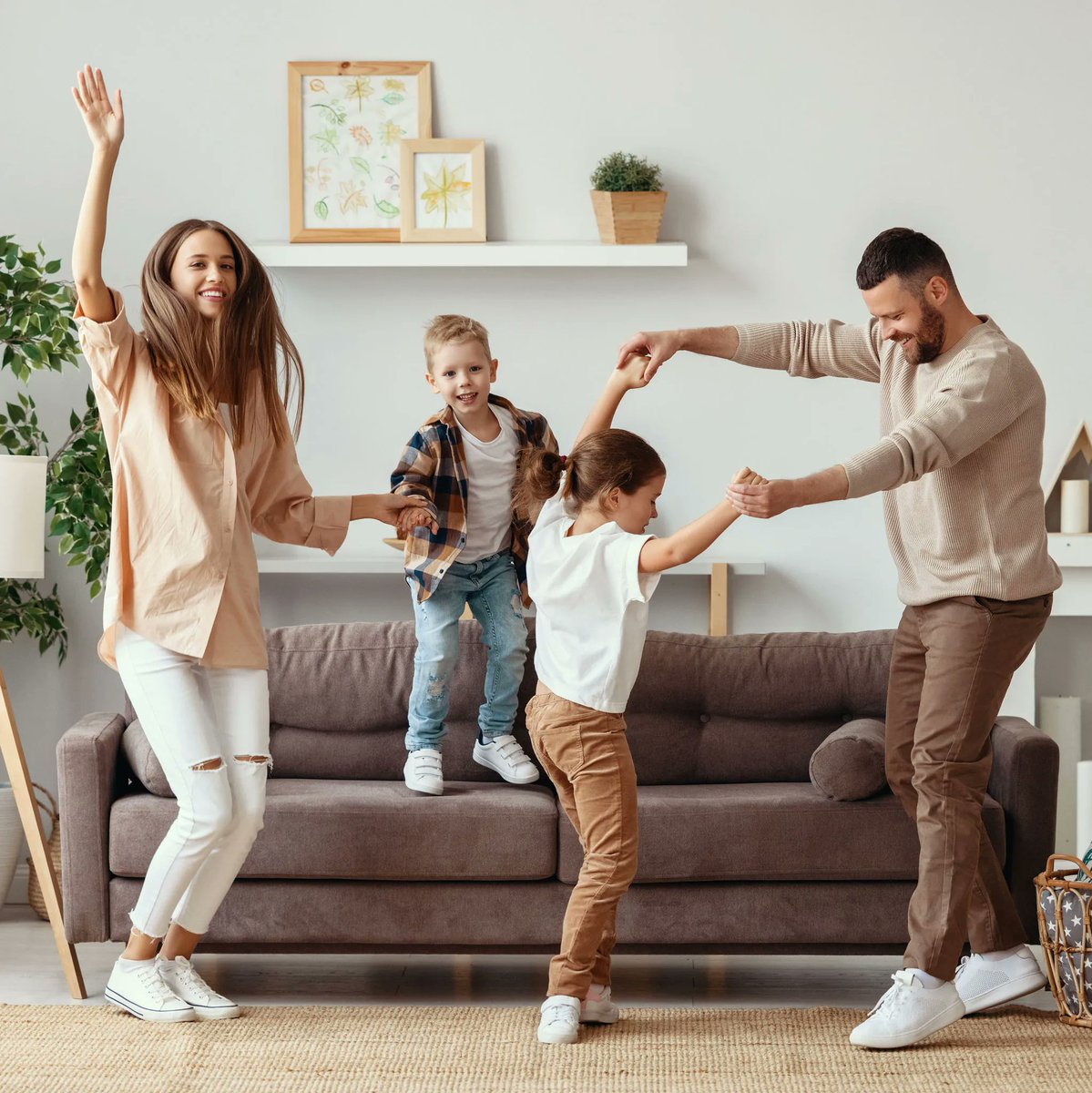 HomePestSC's tweet photo. We're not the only ones whose New Year’s resolutions are already starting to fall by the wayside, right? It’s not too late to add keeping a pest-free home to your list! Learn how we make it easy to steer clear of insects, rodents, and termites all year! https://t.co/lN7fhVxFw6 https://t.co/tvRtofd4eO