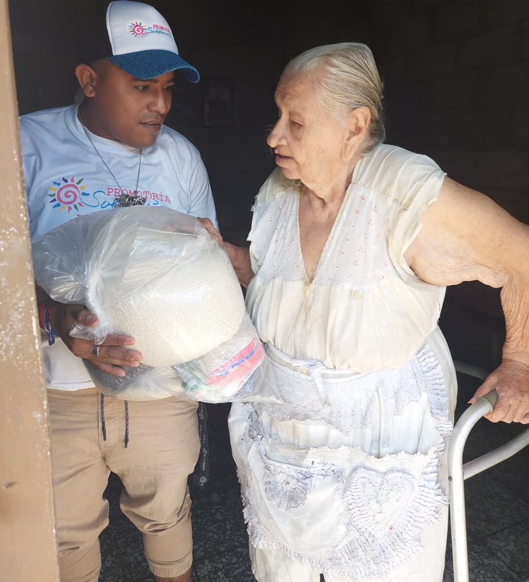 marhuerey's tweet photo. #Hoy #19Enero se realizo entrega de paquete 📦 a Madres de Héroes y Mártires del Distrito 4.1 UVE BENEDICTO VALVERDE al lado de Promotoria Solidaria #ManaguaSandinista #SomosPuebloPresidente https://t.co/tyL6QXK7ju