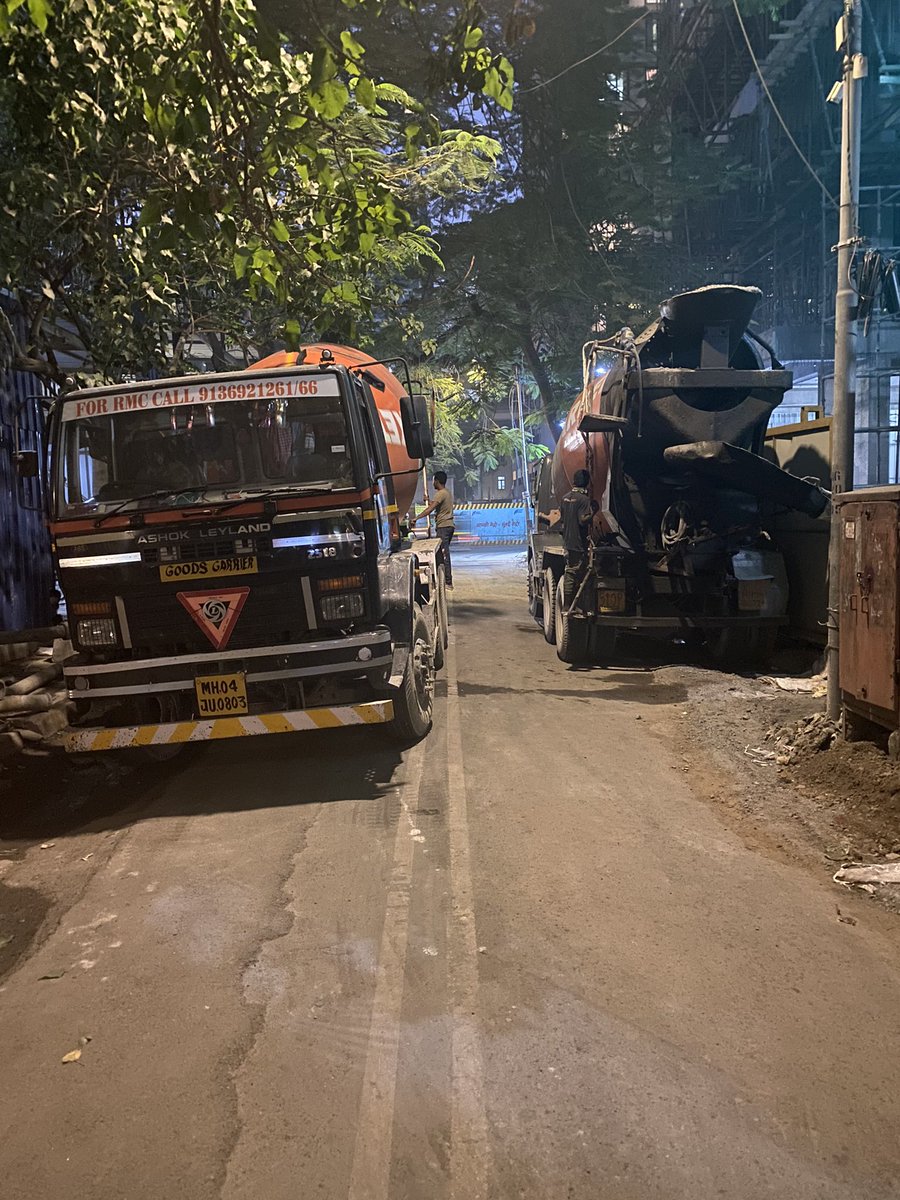 ShyamRamkumar's tweet photo. @mybmcWardHW @MumbaiPolice @mybmc Cement trucks have blocked the road on St Francis Avenue in Santa Cruz West serious safety hazard if there is an emergency. Request assistance in clearing the road https://t.co/PIUlBgPsuu