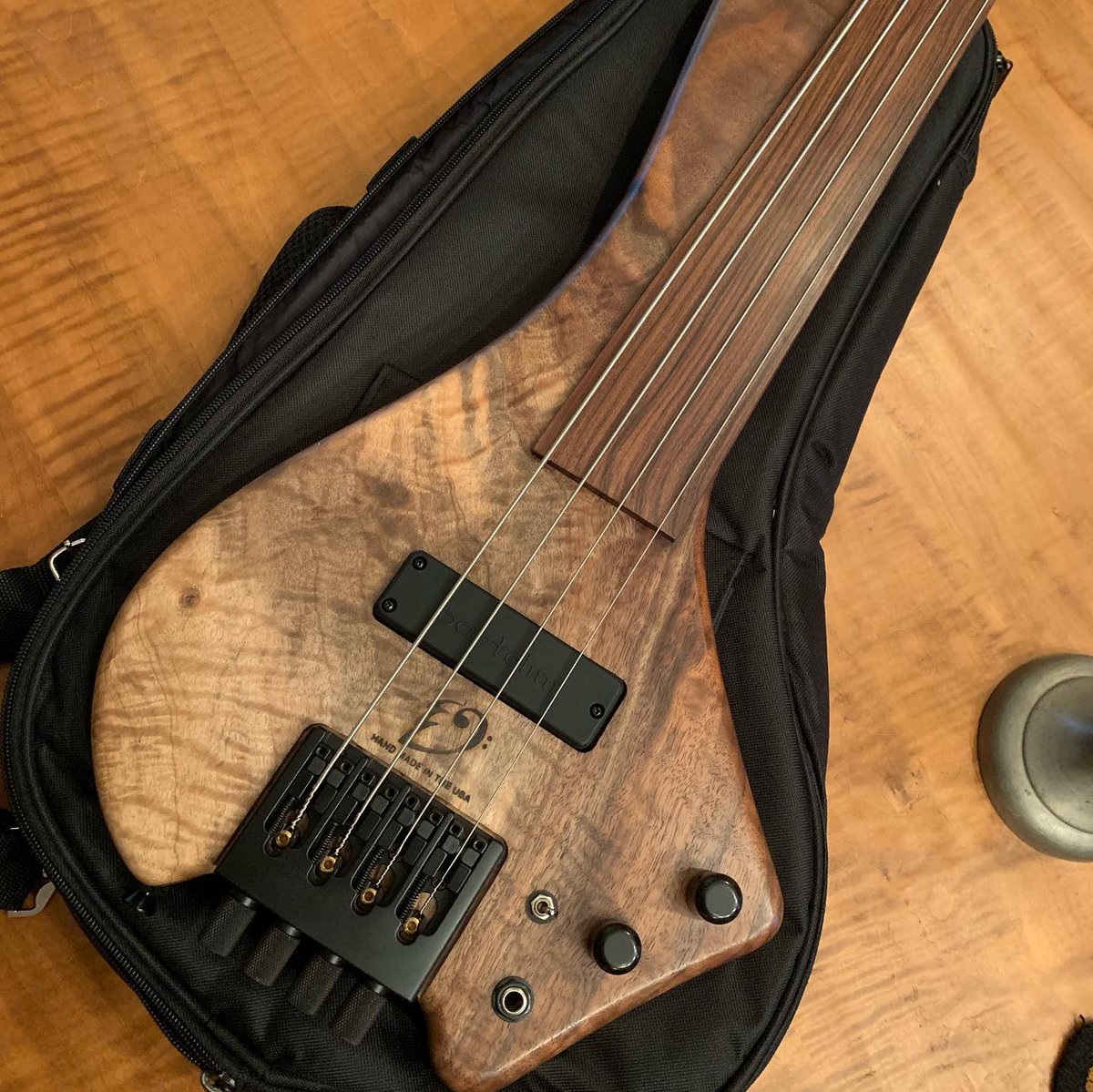 apollonmusic's tweet photo. 【新潟店】トラベル用の域を完全に脱している
WingInstruments。の中で特に人気なのがClassicBassシリーズ。
プレイヤーの新たなスタイルを引き出してくれます。
現在オーダー中。早く来ないかぁ🤤
#WingInstruments #トラベルギター #トラベルベース

https://t.co/DxaC09BJMp https://t.co/zzeyXg89bi