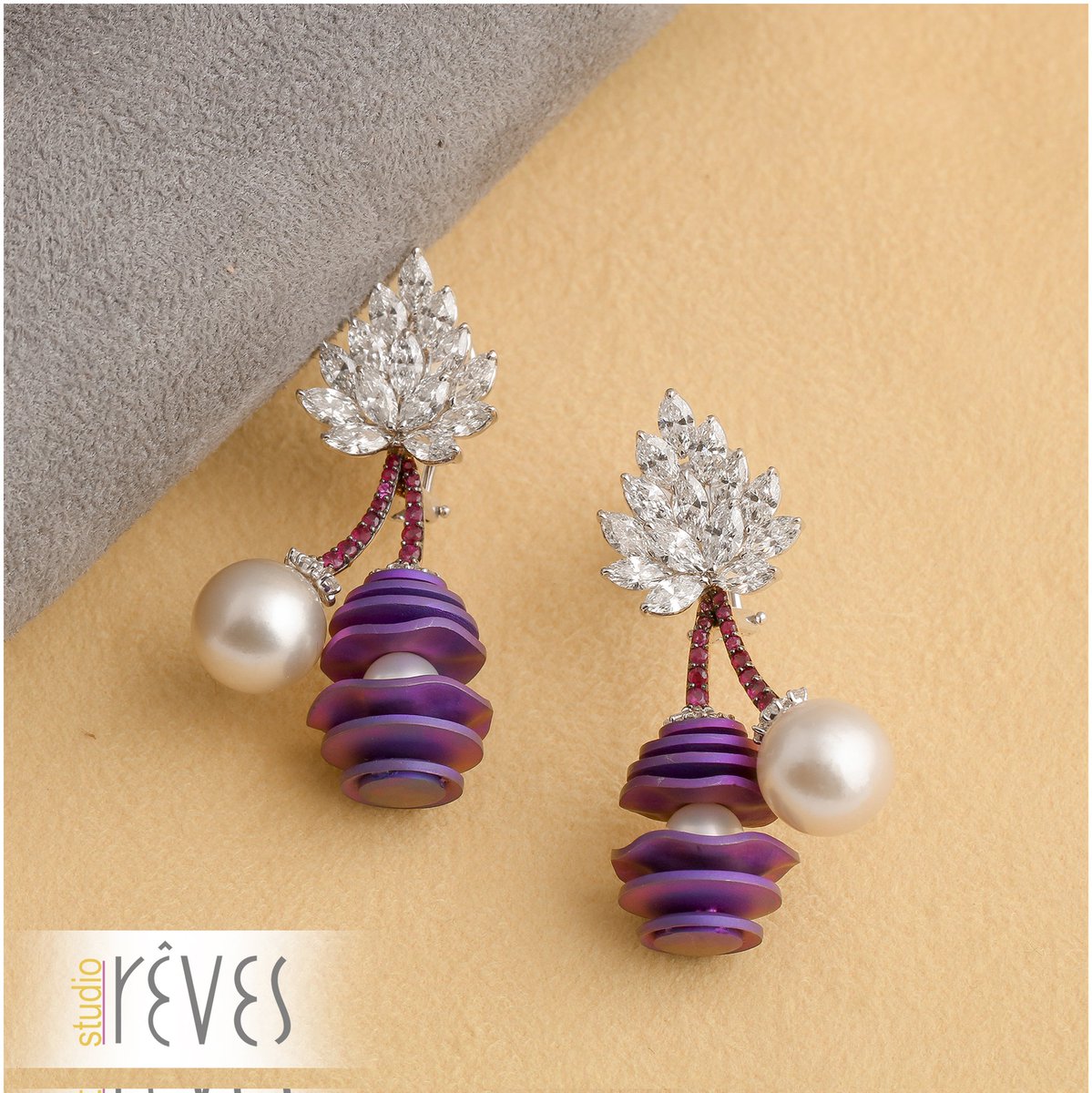 StudioReves's tweet photo. Studio Rêves The pearl - Diamond Studded with Rubies in Gold and Titanium Earrings

Surrealism at its jewellery best! Titanium plates create the dissected classification with the young clam coming to life. Classic still surreal. https://t.co/WKJRZ4Mmkj