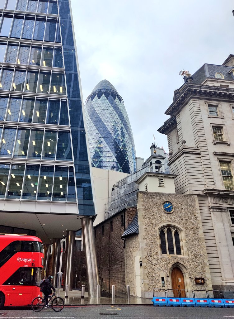 InvestInIR's tweet image. Business meeting. When opportunity knocks, break down the door.  🎬 #Shareholders #Investing #IR #Videography #VideoMarketing #InvestorRelations