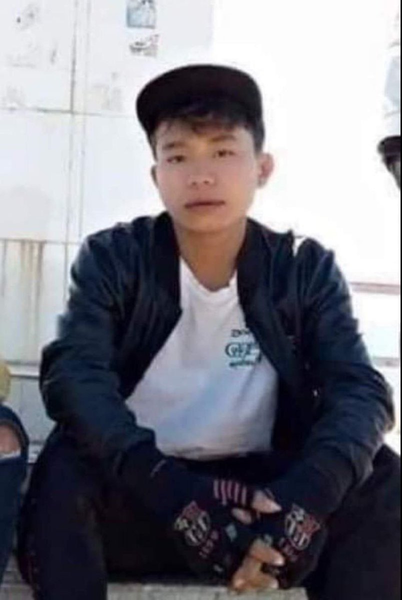 Haruonchill's tweet photo. A comrade from CDF- Zotung was KILLED and 2 others wounded during 11 battles between Chin Resistance Fighters and Junta troops in #Zotung area in #Chin State from Jan9 to 18. The clashes in the area have sent over 3,000 ppl fleeing and 400 to the border. 
#WhatsHappeningInMyanmar https://t.co/Hj3BWFgS5k