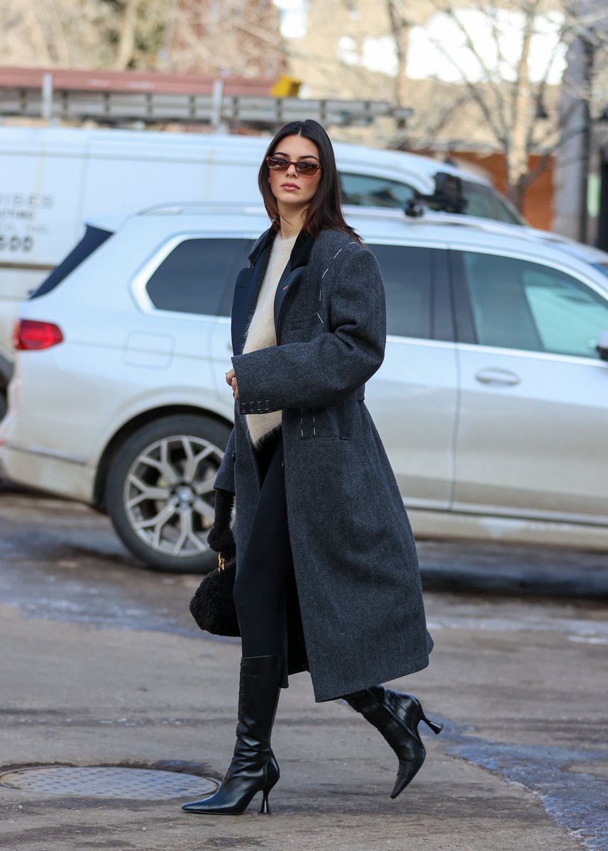 RT @archivekend: kendall jenner serving everything we need in aspen https://t.co/tAmbTQSk02