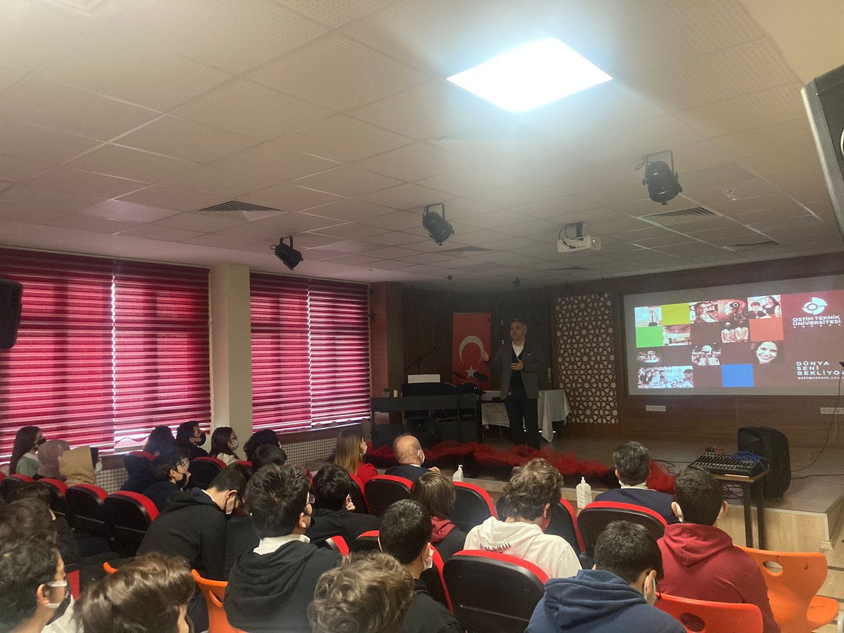 ostimtechtto's tweet photo. Rektör Yardımcımız Prof. Dr. Serdar Müldür 'Dijitalleşen Yaşantımızda Yazılımın Önemi' ve TTO Müdürümüz Öğr. Gör. Gökhan Topal 'Teknoloji ve Gelecek' konularında seminer vererek Keçiören Vatansever Şehit Tümgeneral Aydoğan Aydın Fen Lisesi öğrencileri ile bir araya geldi. https://t.co/unJv49Z0QG