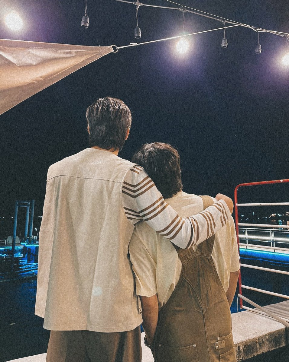 alwaysmii2's tweet photo. Mii2 is like my home. I started watching them when I was at home doing nothing.I became a fan &amp; they instantly became my happy pills. But then I had to leave becuz of college.
Ths pictures look like they r waiting for me to come home. 🥺💚💛
#Mii2 #ลูกสมุนของจอมอ #Tommysittichok https://t.co/uJnhqvdjmF