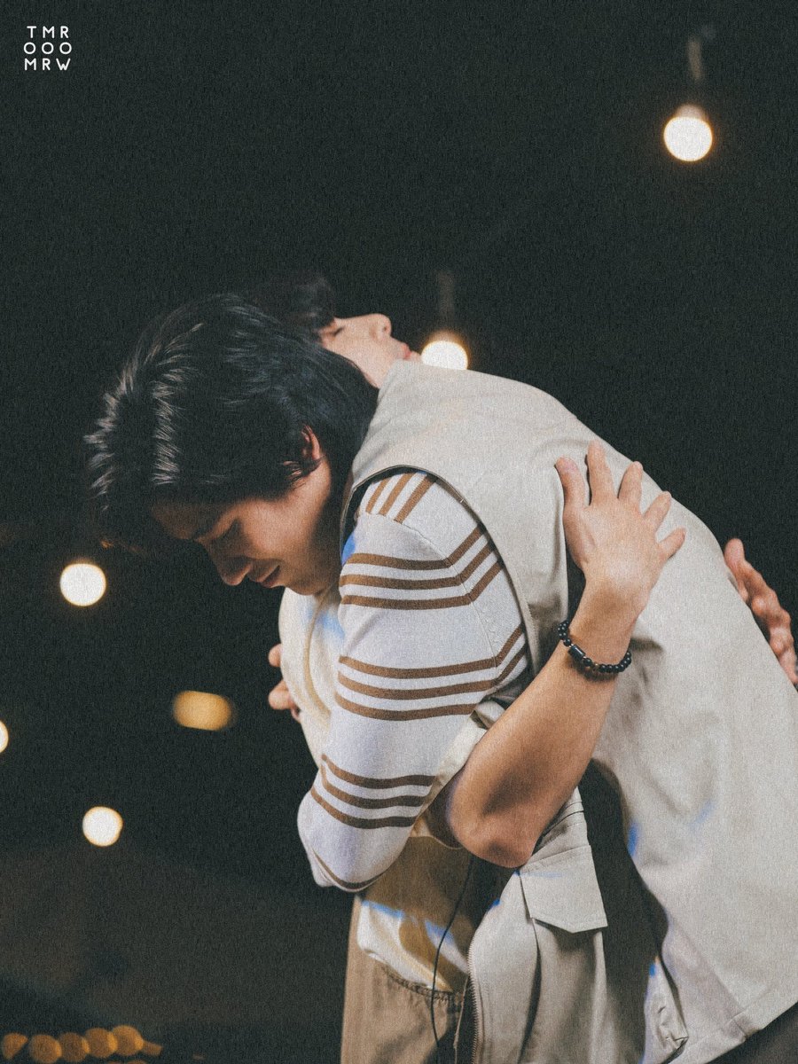 alwaysmii2's tweet photo. Mii2 is like my home. I started watching them when I was at home doing nothing.I became a fan &amp; they instantly became my happy pills. But then I had to leave becuz of college.
Ths pictures look like they r waiting for me to come home. 🥺💚💛
#Mii2 #ลูกสมุนของจอมอ #Tommysittichok https://t.co/uJnhqvdjmF