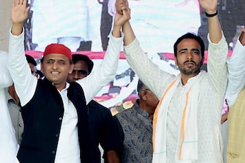 #BEdTET2011_UP_मे_अखिलेश
UPBEdTE(T2011)विज्ञापन7दिसम्बर2012 को घोषणापत्र मेंशामिल करे
<a href="/yadavakhilesh/">Akhilesh Yadav</a>
<a href="/dimpleyadav/">Dimple Yadav</a>
<a href="/jayantrld/">Jayant Singh</a>
<a href="/oprajbhar/">Om Prakash Rajbhar</a>
<a href="/shivpalsinghyad/">Shivpal Singh Yadav</a>
<a href="/proframgopalya1/">Prof. Ram Gopal Yadav</a>
<a href="/CharuChaudhary/">CHARU CHAUDHARY</a>
<a href="/juhiesingh/">Juhie Singh</a>
<a href="/samajwadiparty/">Samajwadi Party</a> 
93