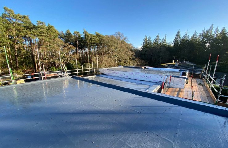 A full, sustainable ICB system build-up for this stunning New Forest development with a #greenroof, #solar PV system &amp; #roofsafety system to be installed next.

Read more here >> icbprojects.co.uk/7/blog/17/proj…

#construction #architecture #design #roofing #greenroof #solar #sustainable