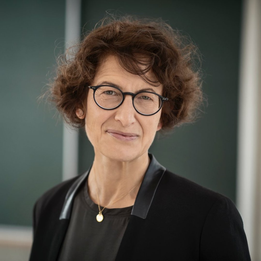 KitchinTable's tweet photo. KitchenTable introduces you to Ozlem Tureci. Chief medical officer of BioNTech, cancer scientist, and researcher. In 2020, she led the clinical development of the first Covid mRNA vaccine.

Discover more women on https://t.co/kAvGOyeNCH by downloading the #KitchinTableApp https://t.co/QEMdOZgePd