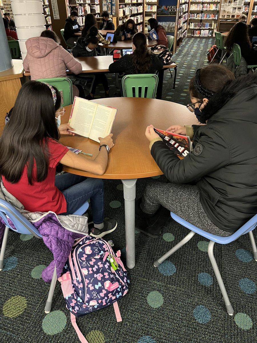 Students at <a target='_blank' href='http://twitter.com/JeffersonIBMYP'>@JeffersonIBMYP</a> started their day off reading! <a target='_blank' href='https://t.co/U9sOTOjPq5'>https://t.co/U9sOTOjPq5</a>