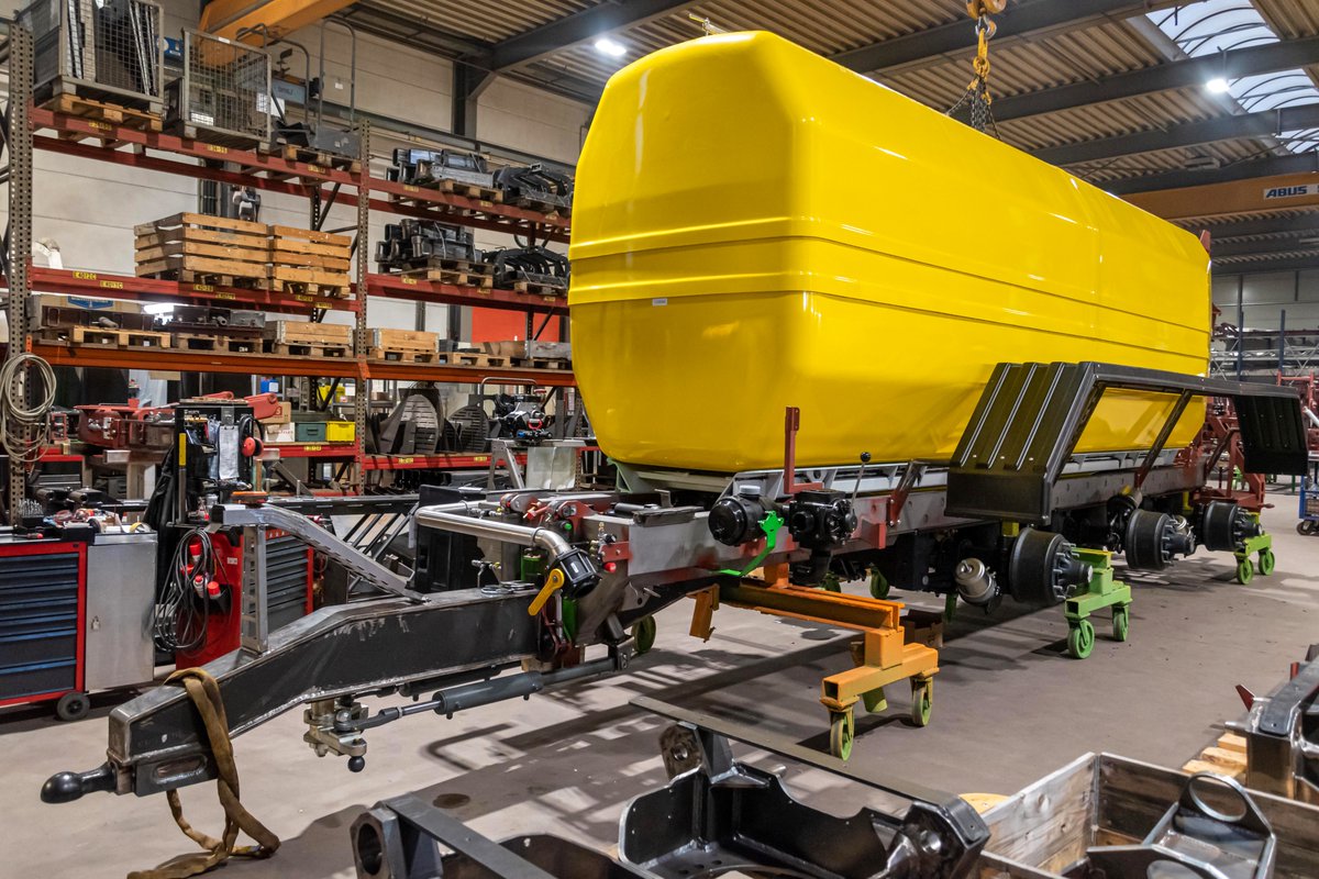 HERBERT_DAMMANN's tweet photo. You wanted more, you get more...
Prototype pictures of our 3-axle trailed sprayer 😎!
#tridem #dammannspritze #cropprotection #prototyp #feldspritze #dammann #proficlass #pflanzenschutztechnik #innovation #20000l #agrartechnik #landwirtschaft #agrar #förderprogramm https://t.co/iNLKrWAAEr