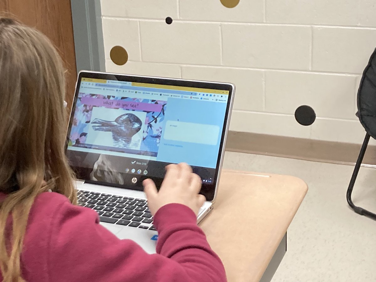 DrBryson23's tweet photo. Working through a Peardeck to guide instruction! #studentresponses #realtimefeedback @SummitViewAcad 👑🌟💙 https://t.co/cCZflAnSww