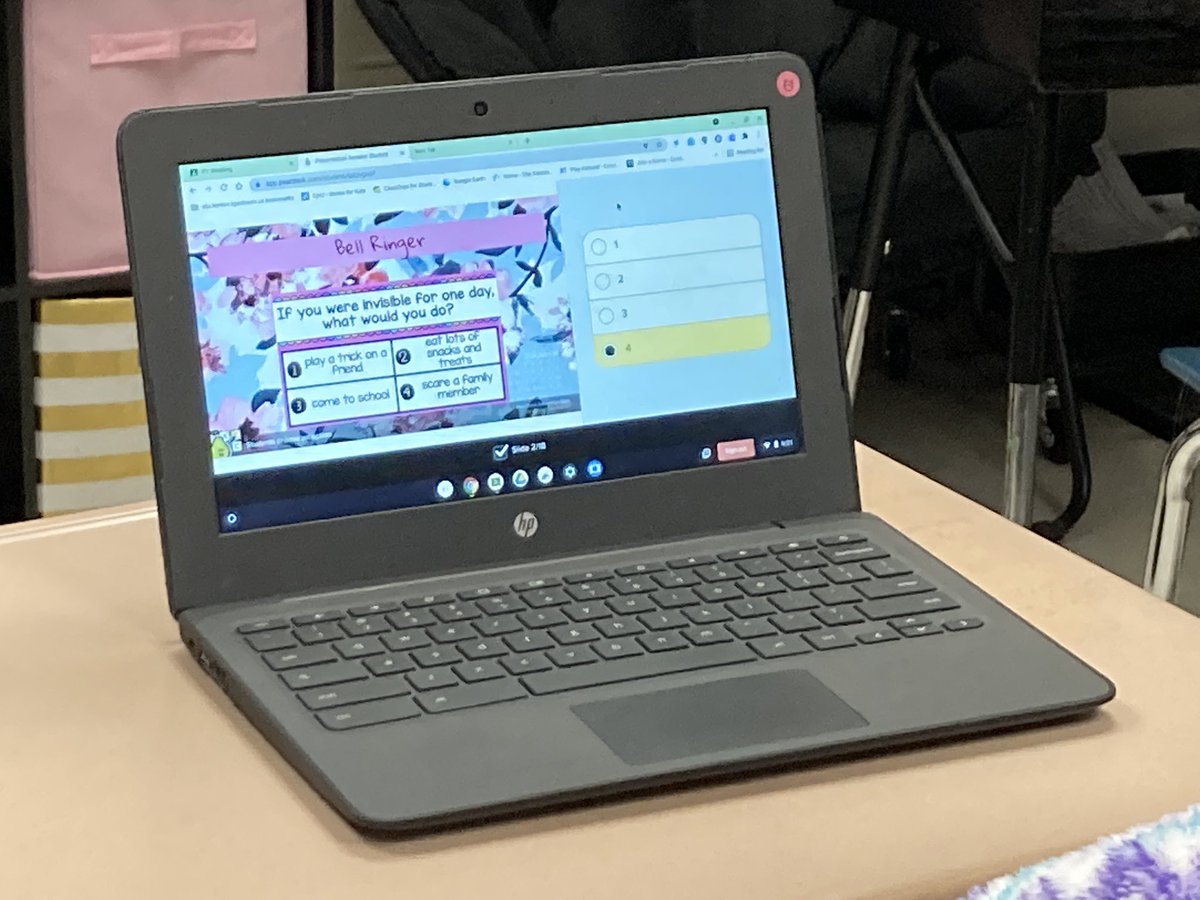 DrBryson23's tweet photo. Working through a Peardeck to guide instruction! #studentresponses #realtimefeedback @SummitViewAcad 👑🌟💙 https://t.co/cCZflAnSww