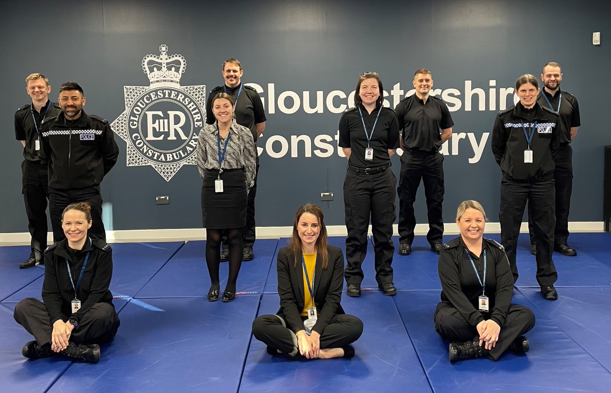 ChiefGlosPolice's tweet photo. Wishing a warm welcome to a new group of officers who have joined @Glos_Police

The officers, who have transferred from forces across the country, will be posted to response, firearms &amp; CID

Thank you for choosing to continue your policing career with us here in #Gloucestershire https://t.co/fOTk7PE9KE