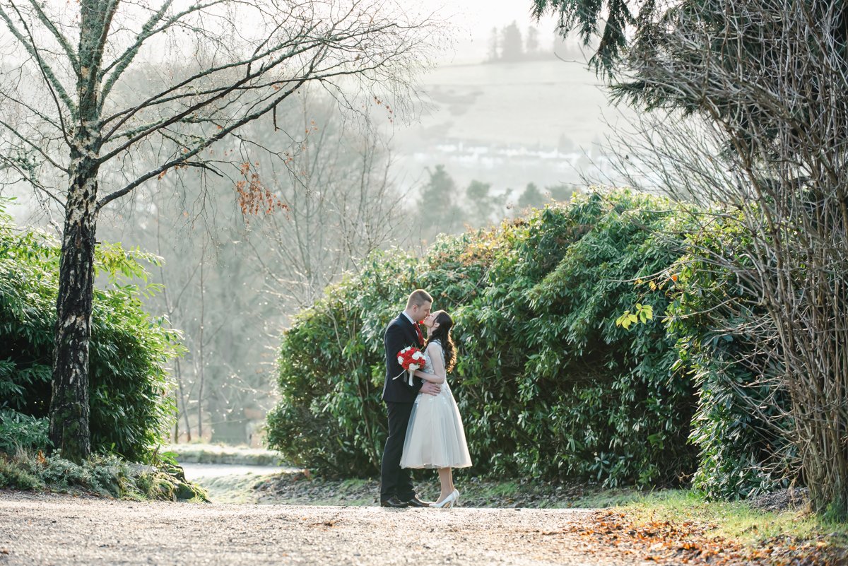Karen_Thorburn's tweet photo. Congratulations to Jennifer & Shane who tied the knot a year ago today! 💕
#Lockdownwedding #outdoorwedding #weddingphotos #weddingphotography #TullochCastleHotel #Dingwallwedding #Invernessphotographer #Highlandphotographer #KarenThorburnPhotography https://t.co/MKdZ3Ft0Fk