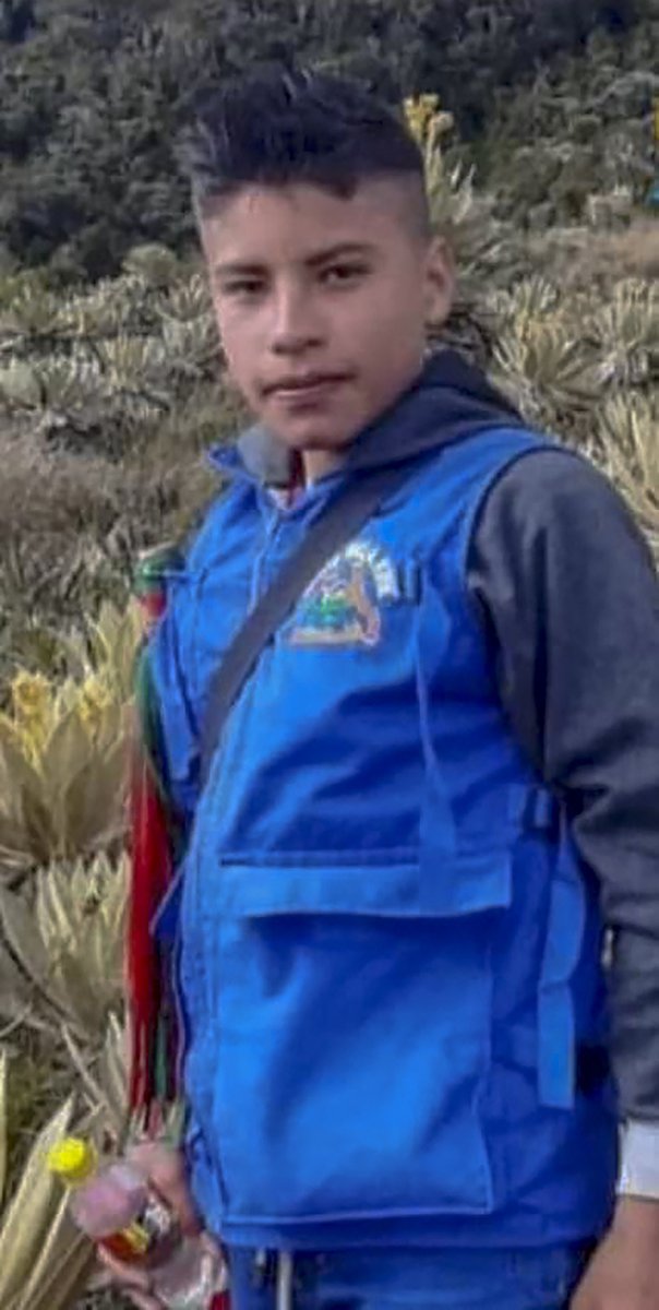 A 14-year-old Indigenous activist in Colombia was killed after reportedly being ambushed while protecting Indigenous land.

At least 145 rights defenders in the country were killed in 2021, says a govt count, including Indigenous leaders, farmers &amp; union organizers.

📸: AFP/ACIN