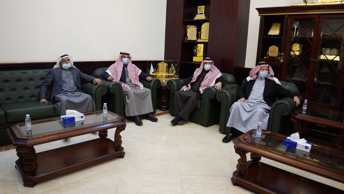 سعادة محافظ #القريات الأستاذ عبدالله بن صالح الجاسر يلتقي رئيس مجلس الإدارة بالجمعية التعاونية متعددة الأغراض بالقريات أ/ عميد بن صالح الغبين وعدد من أعضاء مجلس الإدارة المنتخبين حديثاً للإطلاع على خطة عمل الجمعية خلال الفترة القادمة متمنياً للجميع التوفيق والسداد