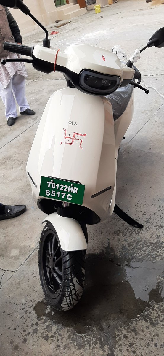 imsumitk89's tweet photo. @OlaElectric @bhash @varundubey
After a long wait, finally #OaS1 has been delivered to my village in distt #Haridwar, #Uttarakhand... Amazing features and nice look.
The way Ola is doing doorstep delivery even to far flung places is really commendable.
#RevolutionDelivered https://t.co/YpOaGUDwZk