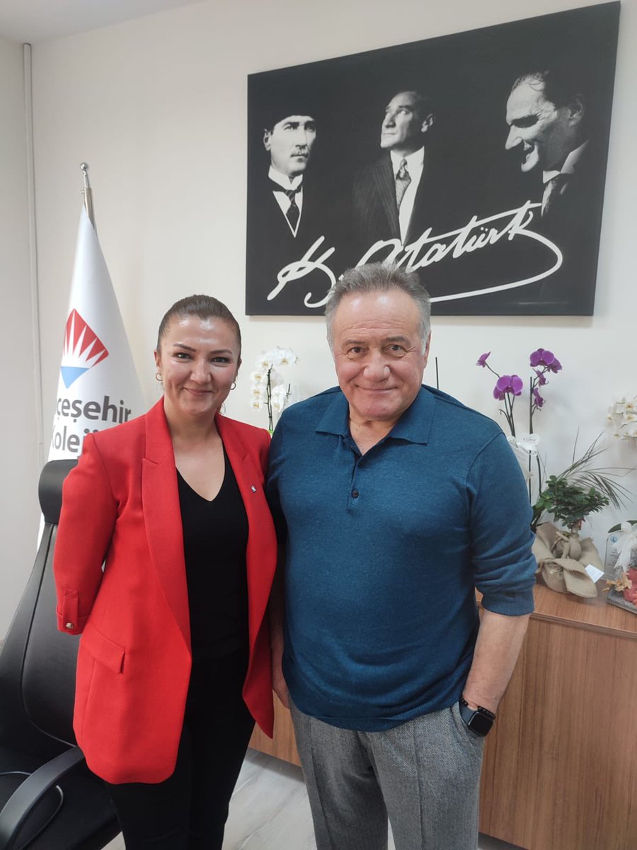 Denizli Bahçeşehir Kolejimizde öğretmenlerimiz ve öğrencilerimiz muhteşem bir karşılama yaptılar. Çok mutlu oldum, çok teşekkür ederim Canan hocam.