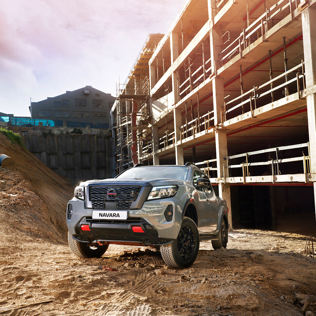 nissanza's tweet photo. This year, you can dominate any field you enter with a double cab that’s #MadeForYourJourney. Get the new #NissanNavara with off-road capabilities, including Shift-on-the-fly 4x4 and Hill Descent Control. Discover more: https://t.co/pQnf5XU5OM #RuggedRedefined #NissanZA https://t.co/41yZVC36kC