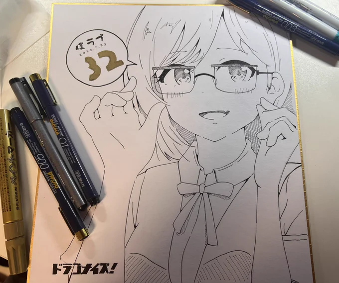 僕ラブ32用の色紙1枚目。おしながきに入れてないやつだけど。
(だってメガネ描きたかったんだよ…)
また目の色ペンないから買いに行かなきゃ。 