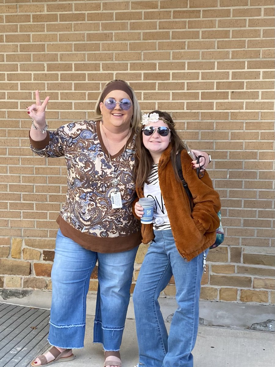 keabshire's tweet photo. Day two of Be The Change Week @HumbleISD_ESE @ssbaker1969 you Rock!!! #lifeintheshire #queen https://t.co/88oJGSEYYr