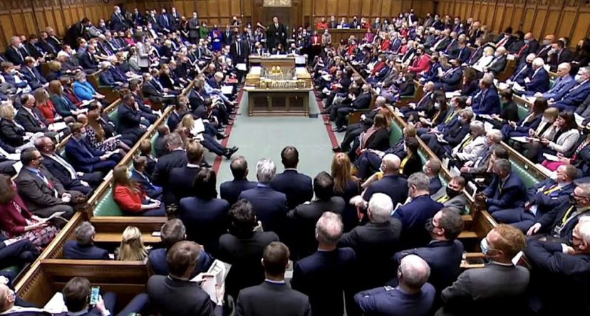 askomartin's tweet photo. ULTIMO MOMENTO: PRIMICIA PARA AMERICA LATINA. 🇬🇧 ANUNCIA FIN RESTRICCIONES DOMESTICAS COVID Fin uso barbijos en lugares públicos, fin trabajo remoto, fin uso Pasaporte Covid. Con + 400 muertos y 100k casos 24h el PM Boris Johnson, bajo presión política dice “Ya sabemos cuidarnos” https://t.co/tYKeoHDkXR
