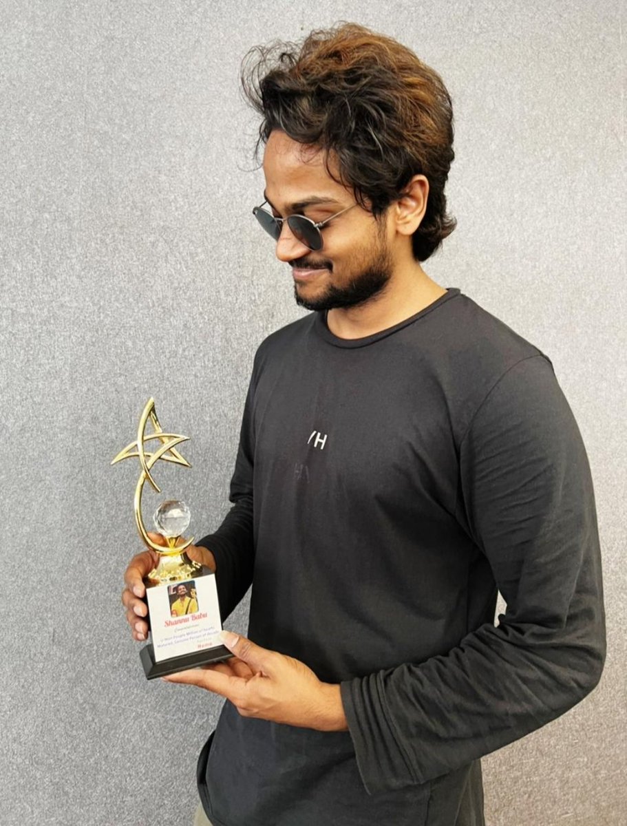 cutiee_7's tweet photo. 'Step-by-Step' process is important to acheive your goals. And you are following that
1. Youtubeseries
2. Ott series 
3. Movies
And 3rd one is the most exciting one for us. We want you to rock everywhere you go. 😎🔥
#Shannu  
#AgentAnandSantosh https://t.co/5uhXIZm5Mr