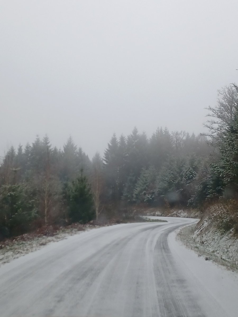 BarbierKMille's tweet photo. Meilleurs voeux enneigés pour cette toute nouvelle année ❄Ce matin nous avions rendez à Roziers-Saint-Georges et à l instant à Domps.Les rendez vous avec les mairies continuent pour le déploiement de la fibre
#fibre @OrangeNvAquit @EElchinger @Aupetit_Franck @LEVEQUE_B @ThomViv https://t.co/Tde3HLD4FE
