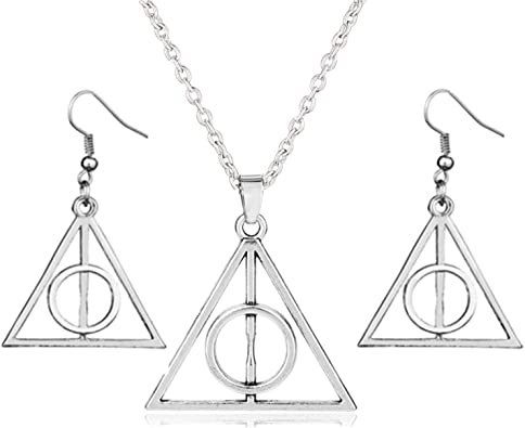 Sorteo internacional especial San Valentín 🎁

Sorteamos un pack formado por unos pendientes + un colgante inspirados en Las Reliquias de la Muerte de Harry Potter⚡️

Para participar:

- Haz RT
- Sígueme a mí y a <a href="/ParaisoFriki/">www.ParaisoFriki.es</a>

Fin: 14 Febr.

A la venta en bit.ly/3qEkSAr