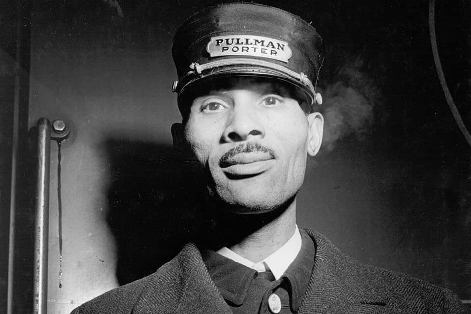 ArchaeoNomad's tweet photo. I like colourising old photographs when I have some time. This, I think, is my best work so far. The iconic 1943 photograph of a #PullmanPorter at #Chicago Union Station. https://t.co/frhuboSI0A
